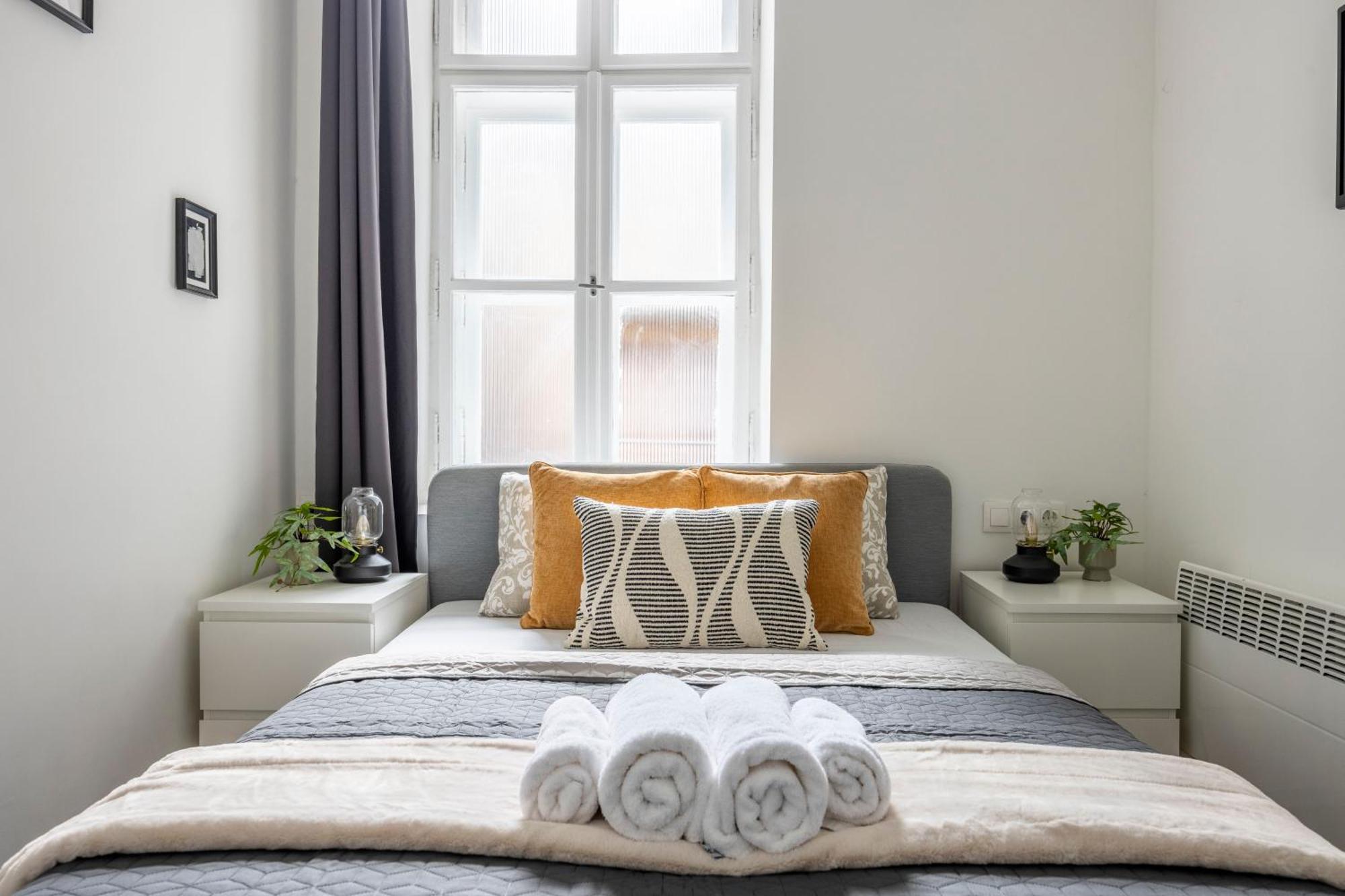 Charming & Cozy Central 1Bedrm Suites Budapest Luaran gambar