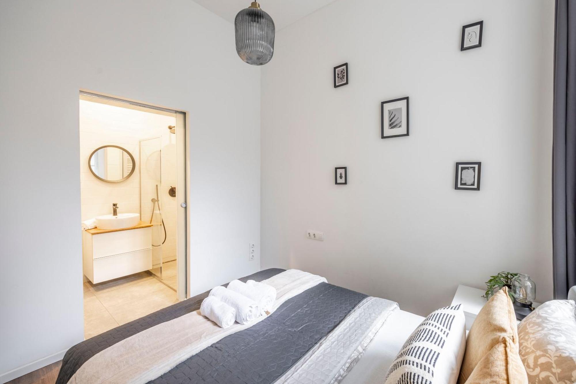 Charming & Cozy Central 1Bedrm Suites Budapest Luaran gambar